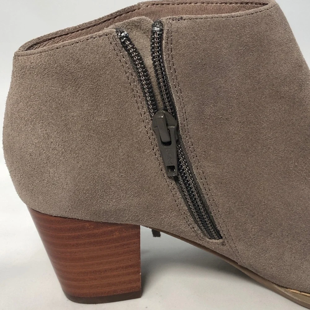 Vionic Women’s Faros Gray Fringed Ankle Boots with Stud Detail 6 New Wit…